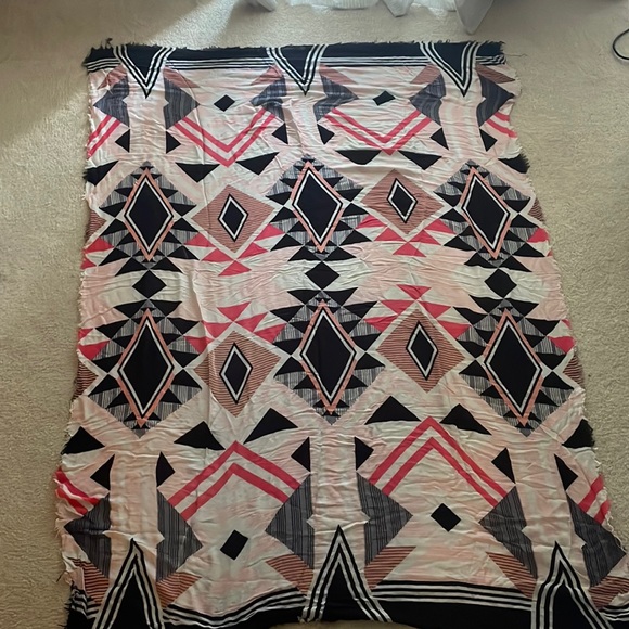 Express Geometric Print Scarf - Picture 2 of 4